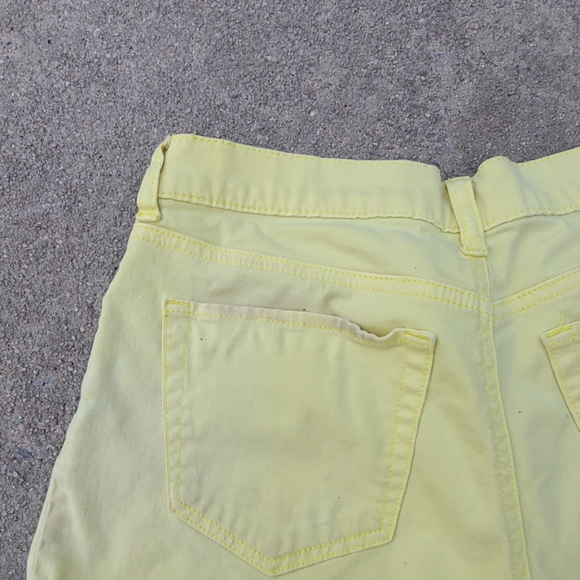 RELISTED Yellow classic styled shorts - Picture 3 of 3